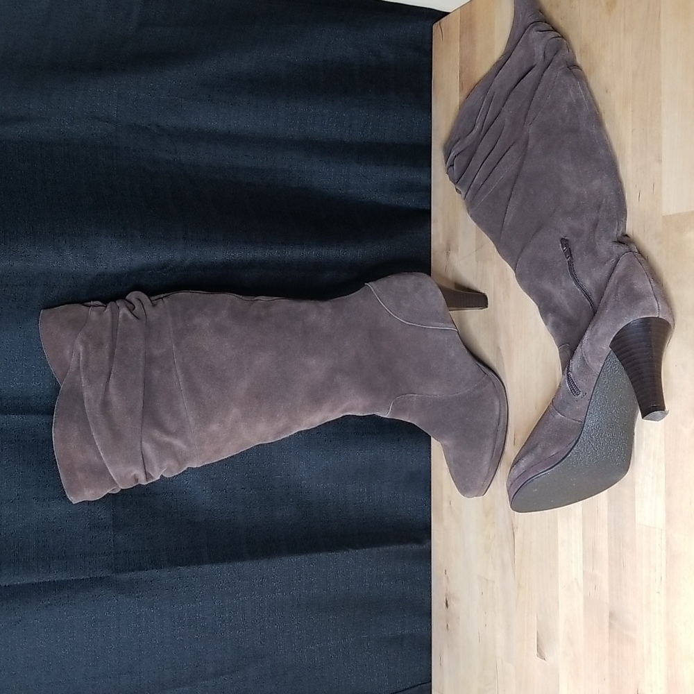 Wide..Hot in Hollywood brown 9 wide knee boot
